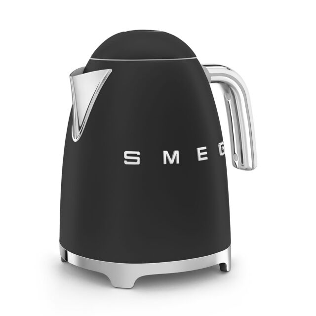 Smeg KLF03BLMUK Kettle in Matte Black